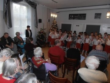 foto:Odwiedziny uczniów z Dwujęzycznej Szkoły Podstawowej im. Kopalińskiego