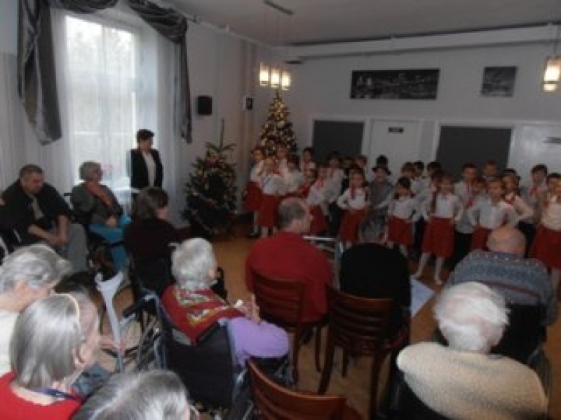 foto:  Odwiedziny uczniów z Dwujęzycznej Szkoły Podstawowej im. Kopalińskiego